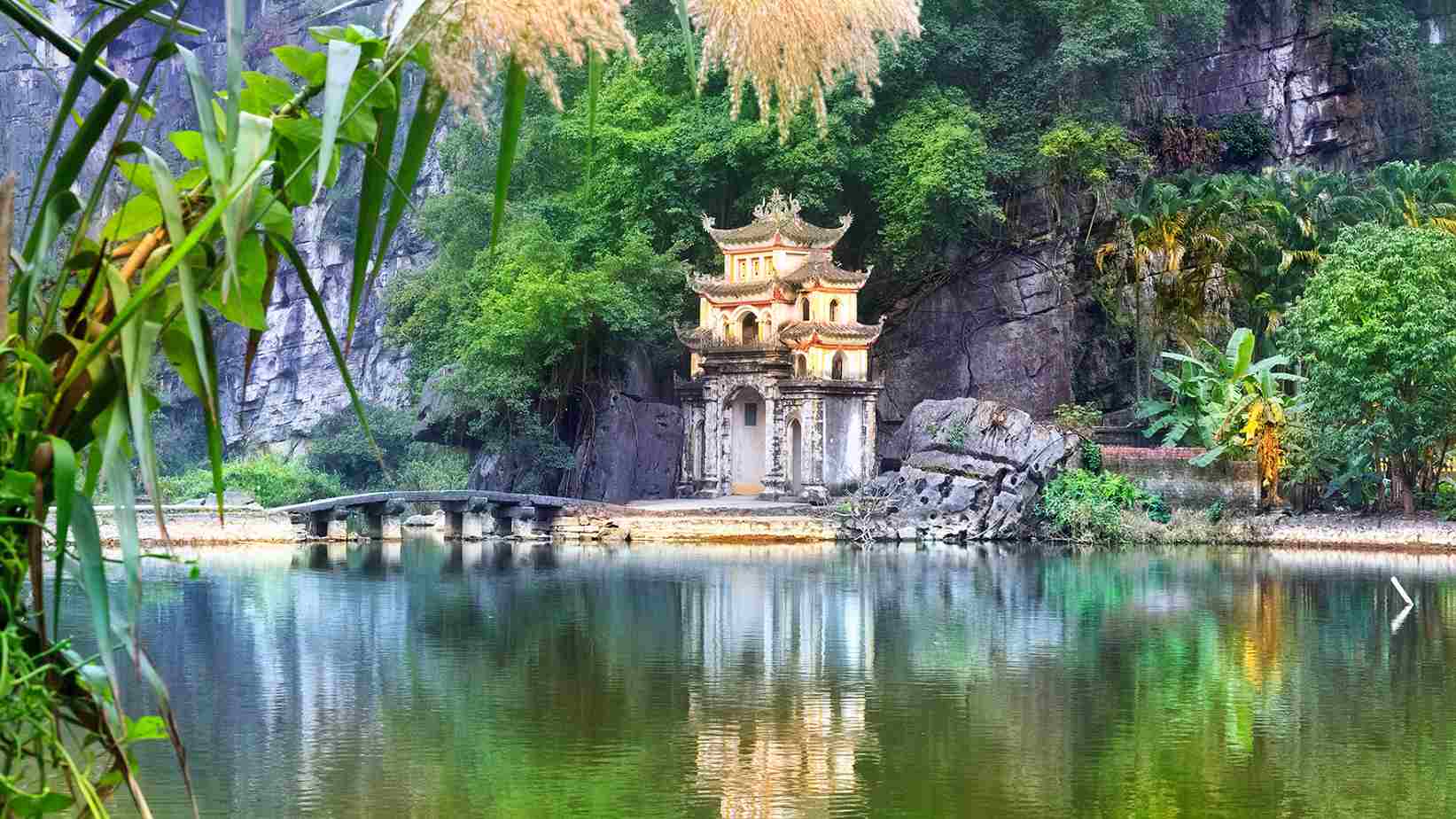  Bich_Dong_Pagoda
