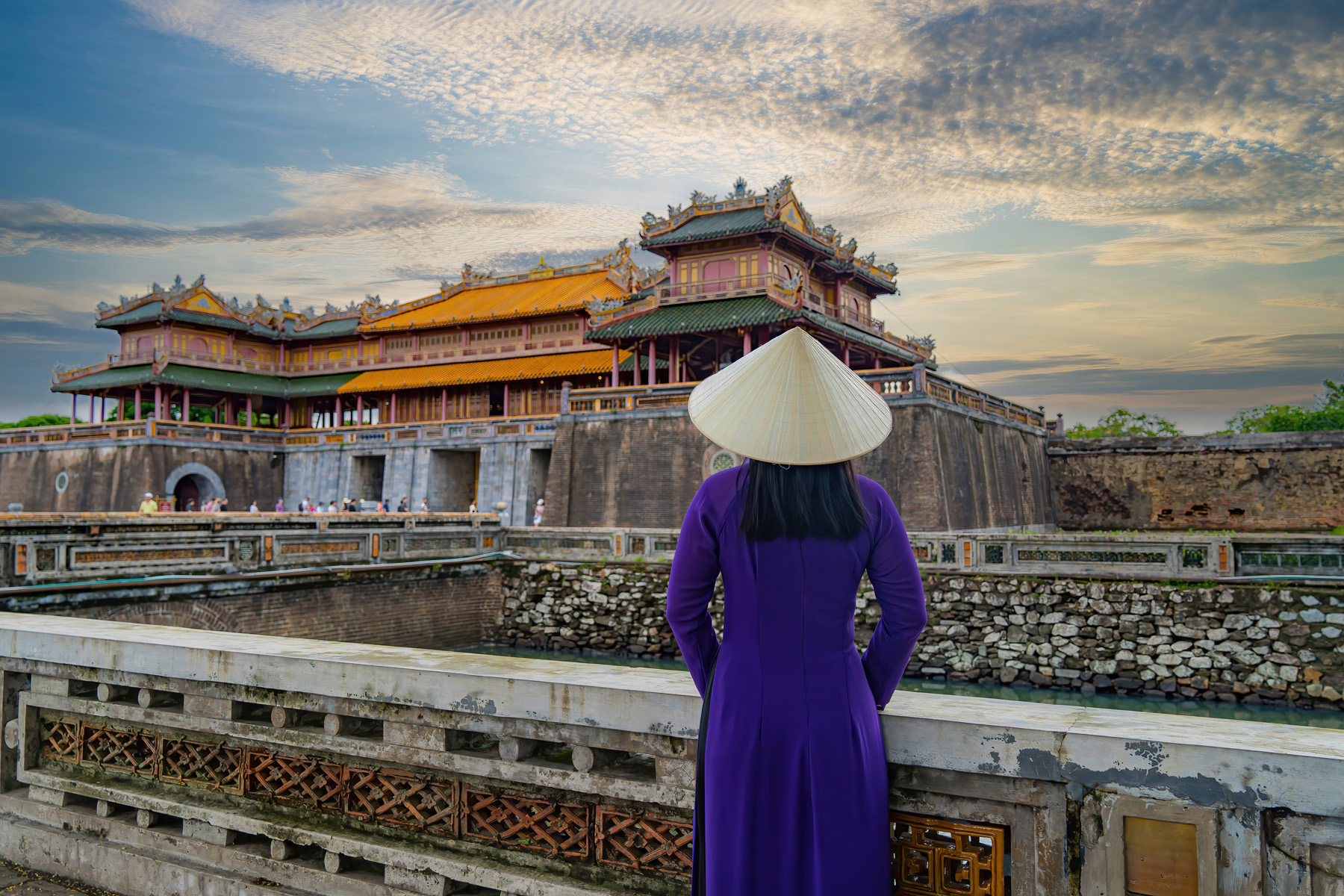 Back,View,Of,Young,Woman,Wearing,Ao,Dai,Standing,In