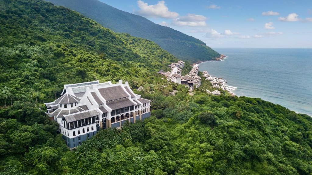 InterContinental-Da-Nang-Sun-Peninsula-Resort-outside-view.