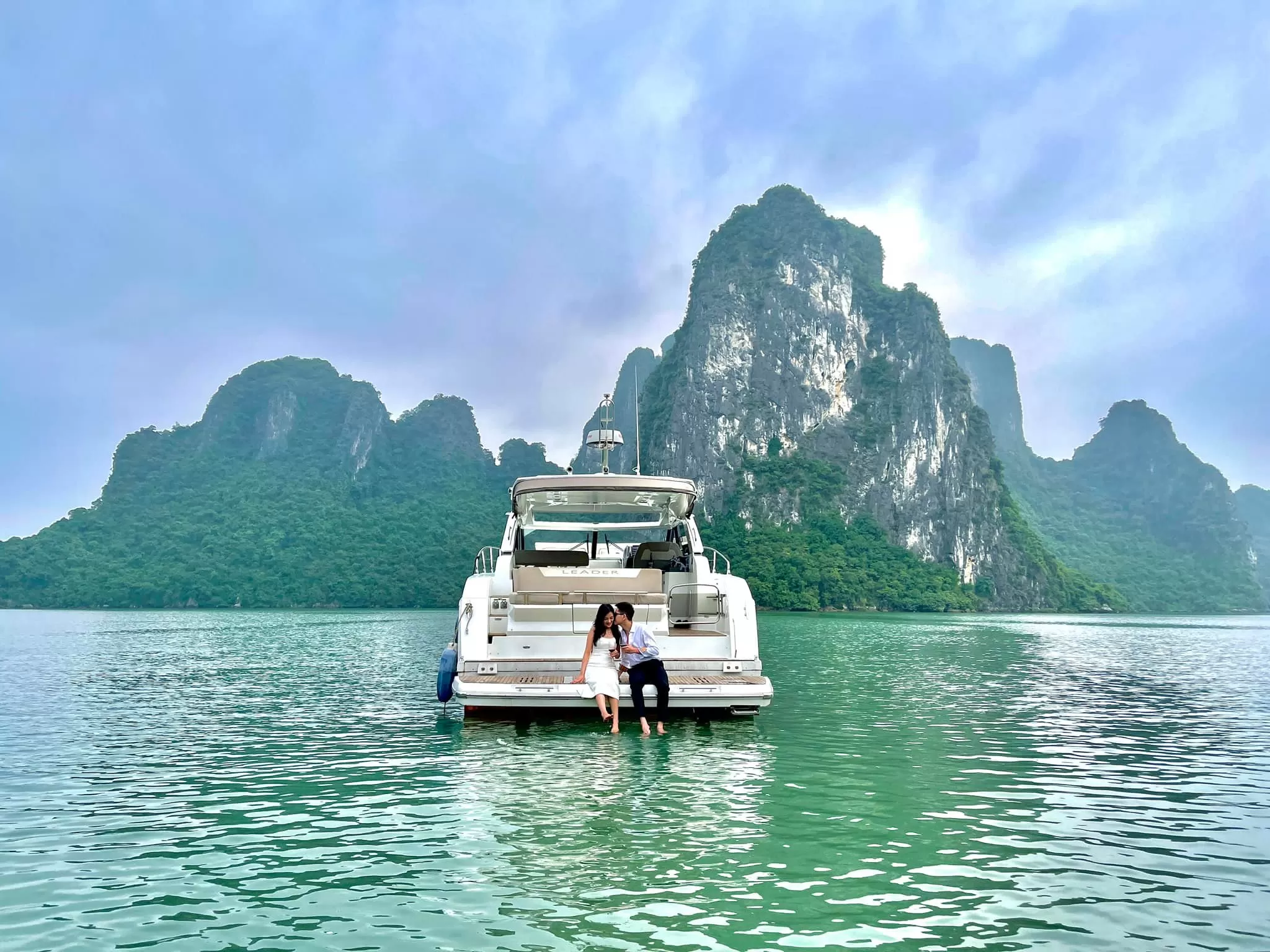  couple-on-luxury-yacht-in-halong-bay-vietnam-honeymoon