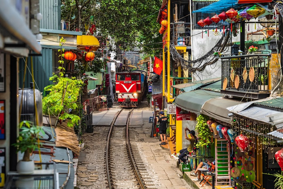 hanoi train street